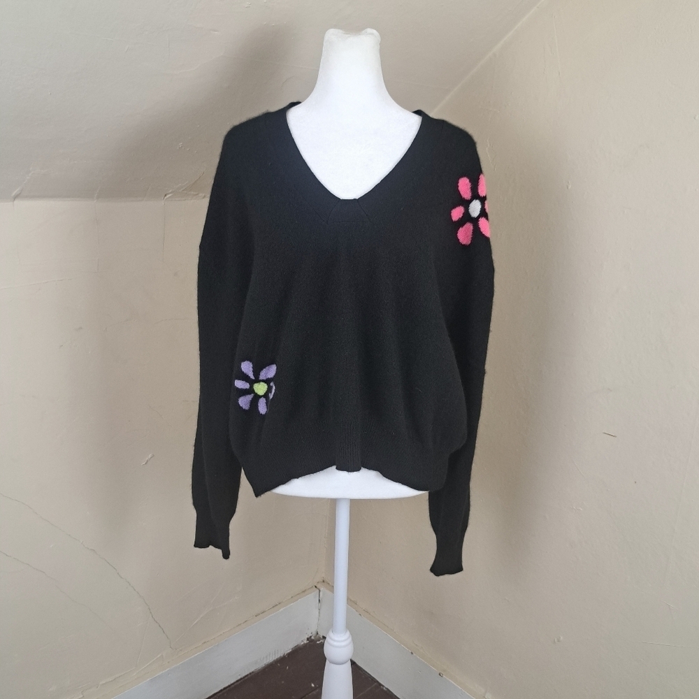 Crush Cashmere Floral V Neck  Black Sweater Size 1 (S)